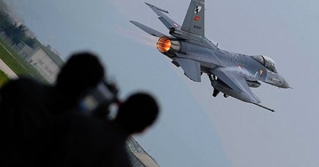Uzak menzilli Rusya uçakları Suriye’deki DAEŞ hedeflerini bombaladı