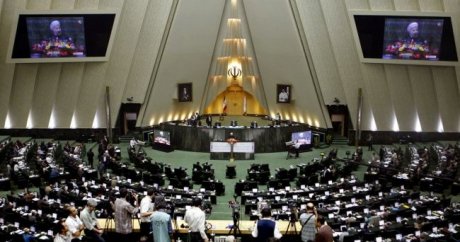 İran’da 40 devlet yetkilisi yasağı deldi