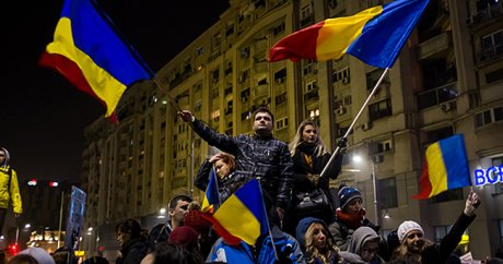 Romanya’da 200 binden fazla gösterici hükümetin istifasını istedi