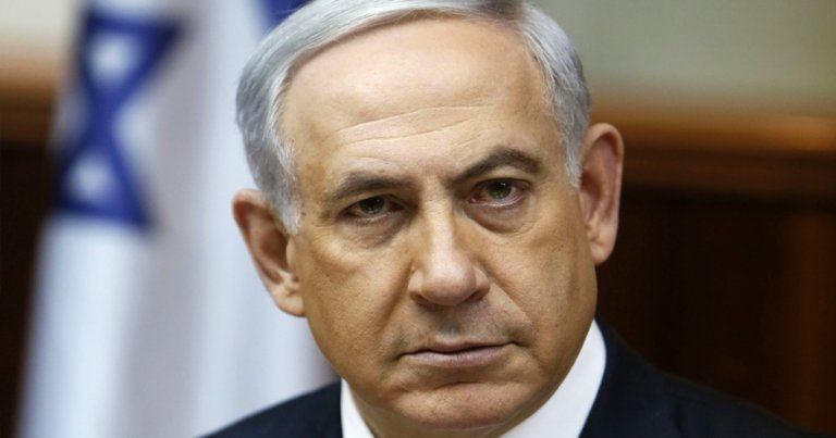 Netanyahu, Hamas’ın siyaset belgesini yırttı