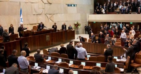 İsrail parlamentosu Yahudi yerleşim yasasını onayladı