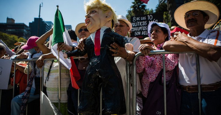 Meksika’da on binler, Trump’a karşı sokakta