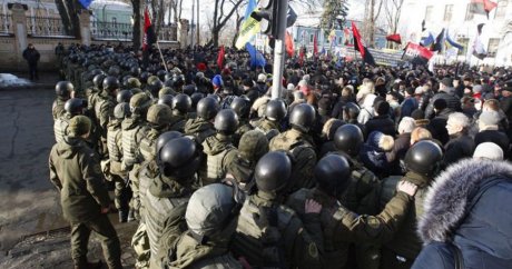 Kiev yine karıştı: 10 yaralı