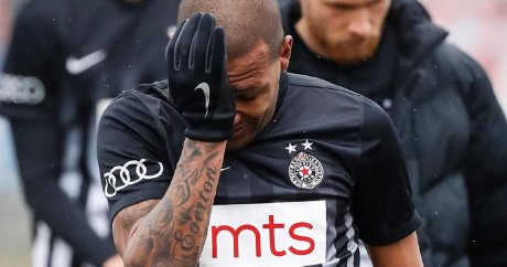 Brezilyalı futbolcu ırkçı saldırı sonrasında ağlayarak sahayı terk etti- VİDEO
