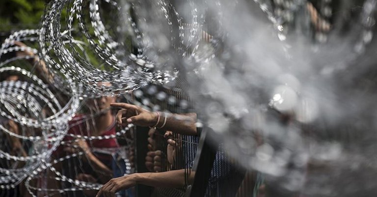 Macaristan, Sırbistan sınırına yeni tel örgü çekecek