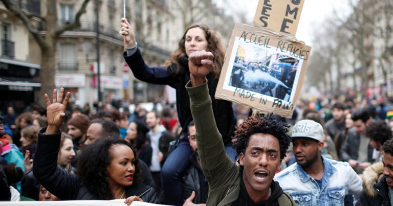 Paris’te binlerce kişi, polis şiddetini protesto etti- VİDEO