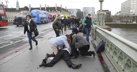 İngiliz parlamentosu önünde saldırı: En az 12 kişi yaralandı