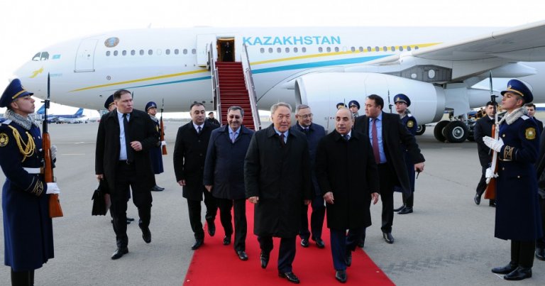 Kazakistan Cumhurbaşkanı Azerbaycan’a resmi ziyarete geldi