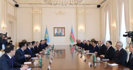 Aliyev ve Nazarbayev bir araya geldi