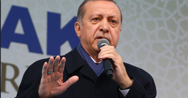 Erdoğan: “İndirin o bayrakları, yoksa…”