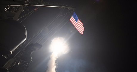 ABD Suriye’de rejime ait hava üssünü vurdu