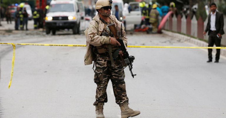 Afganistan’da NATO askeri konvoyuna bombalı saldırı