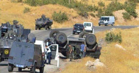 Askerleri taşıyan zırhlı araç devrildi: 11 asker yaralı