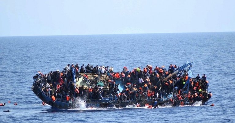 Akdeniz’de 2 mülteci teknesi battı: 250 kişi kayıp