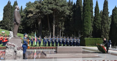 Cumhurbaşkanı, Haydar Aliyev’in mezarını ziyaret etti
