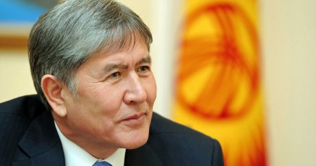 Atambayev, yeni şarkısını annesine adadı