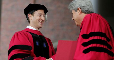 Mark Zuckerberg, Harvard diplomasını aldı