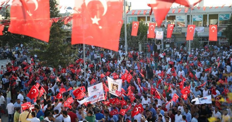 Suruç’ta Türk bayraklarıyla PKK terörüne tepki