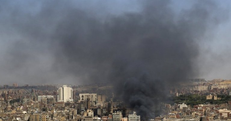 Mısır’da bomba yüklü araç infilak etti