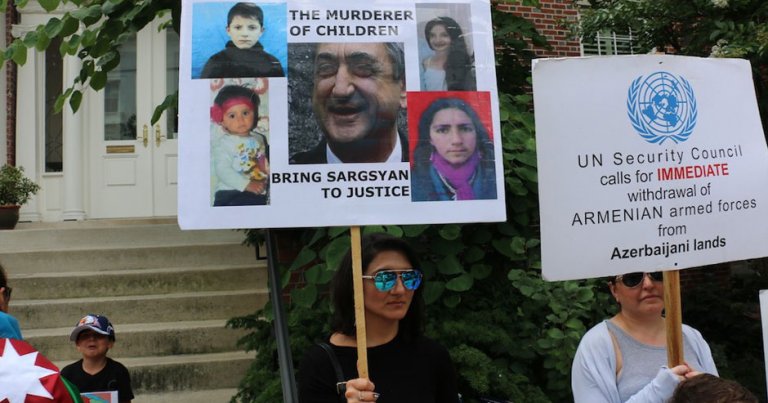 ABD’de yaşayan Azerbaycanlılar Ermenistan’ı protesto etti- FOTOĞRAFLAR+VİDEO