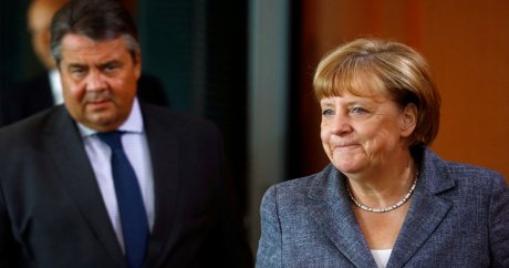 Sigmar Gabriel, Merkel’i topa tuttu: Kendi tanıtımını yaptı