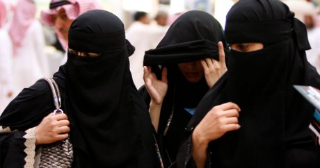 Suudi Arabistan’ı karıştıran “mini etekli kadın” videosu