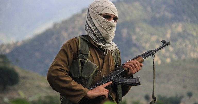 Afganistan’da Taliban 2 ilçeyi ele geçirdi