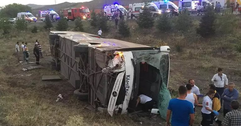 Ankara’da yolcu otobüsü şarampole devrildi