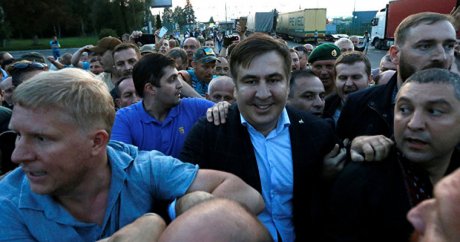 Saakaşvili, destekçileriyle birlikte Ukrayna sınırını geçti – VİDEO
