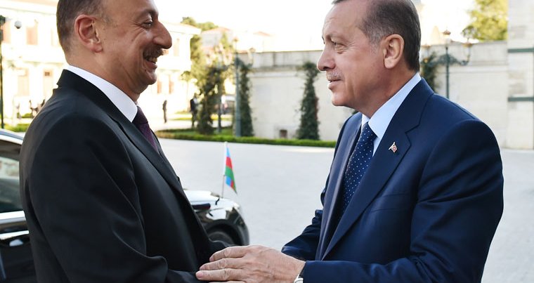 Erdoğan, Bakü’de resmi törenle karşılandı