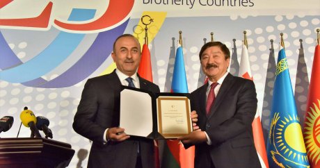 TÜRKSOY Genel Sekreteri Kaseinov’a “Üstün Hizmet Ödülü” verildi