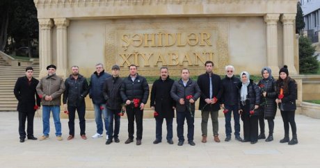 Uluslararası Sempozyumun katılımcıları Türk Şehitliği’ni ziyaret etti – Bakü’de