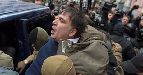 Saakaşvili polisin elinden kurtarıldı- Canlı yayın