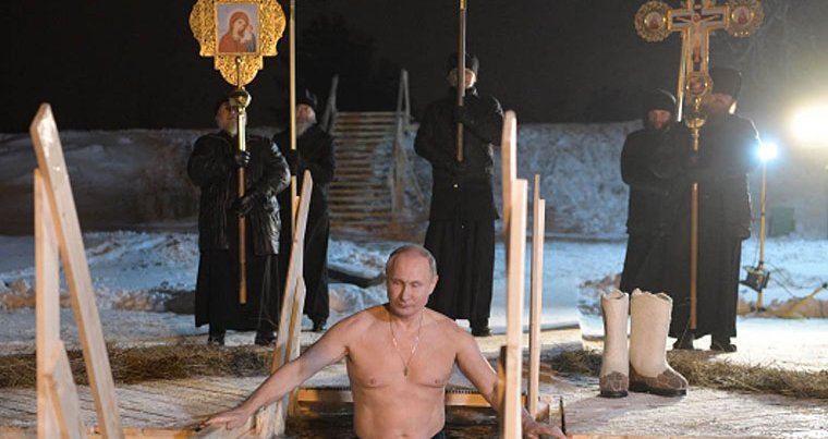 Putin, buz gibi göle girdi – VİDEO
