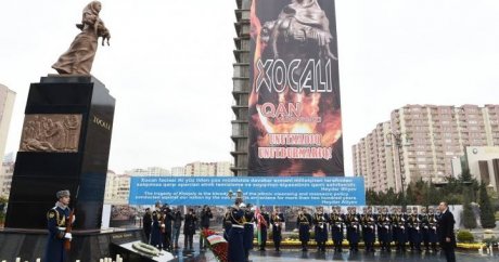 İlham Aliyev Hocalı Anıtı’nı ziyaret etti