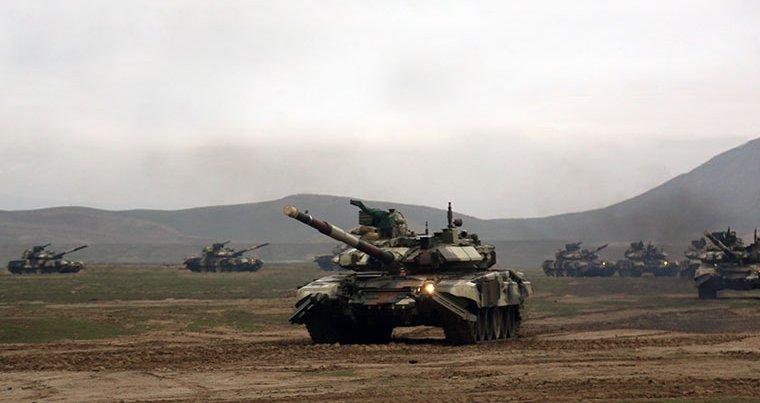 Azerbaycan geniş kapsamlı askeri tatbikata başladı