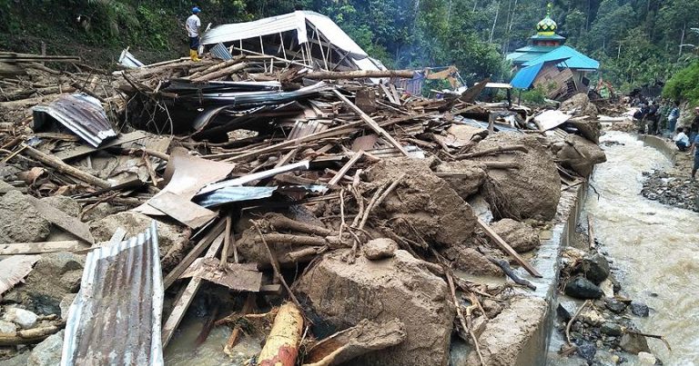 Endonezya’da yine facia: şiddetli yağışlar 27 can aldı