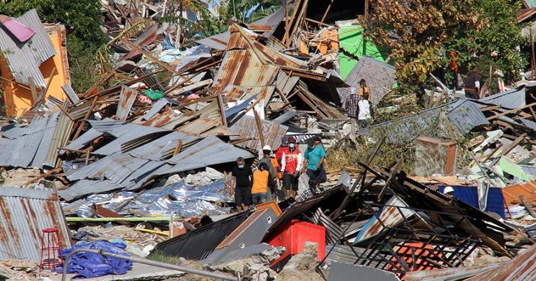 Endonezya’daki depremde ölü sayısı 1558’e yükseldi