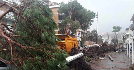 İtalyada korkunc fırtına: 9 kişi hayatını kaybetti