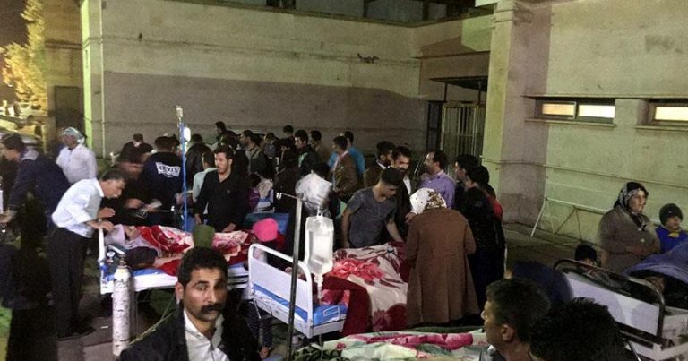 İran’daki depremde yaralı sayısı durmadan artıyor: 729’a yükseldi