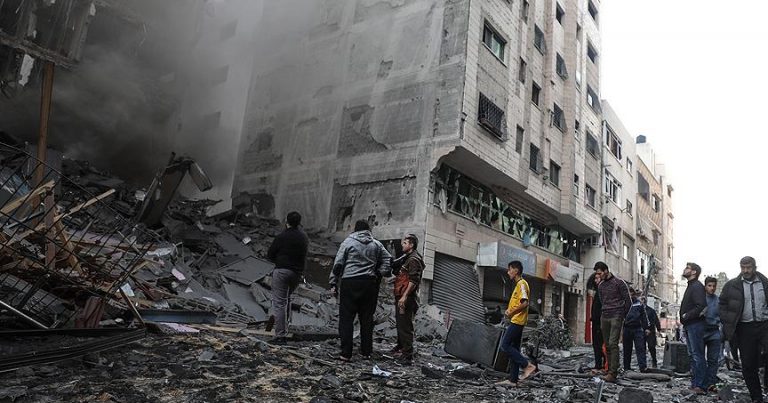 İsrail’in son Gazze saldırısı: şehir harabelere döndü