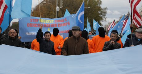 ABD Kongresi önünde yüzlerce Uygur Türkü Çin yönetimine karşı protesto etti