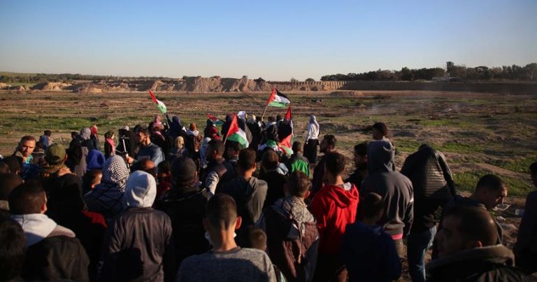 İsrail askerleri Gazze sınırında 75 Filistinliyi yaraladı