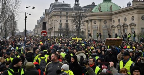 Fransa’da eylemcilere ceza geliyor