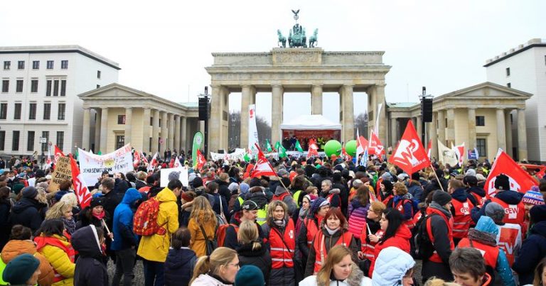 Almanya’da kamu çalışanları ‘uyarı grevi’ yaptı
