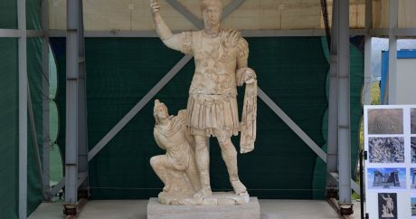 Roma dönemine ait 1906 yıllık heykel bulundu- Denizli`de
