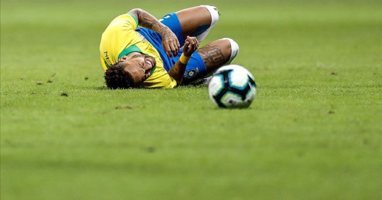 Neymar`ın ayak bileğinde kırık tespit edildi