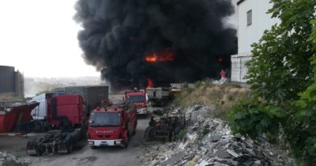 Kocaeli’nin Çayırova`da tekstil fabrikasında yangın çıktı