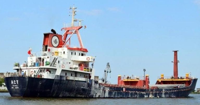 Nijerya’da Türk gemisine  korsanlar saldırdı: 10 Türk denizci rehin alındı
