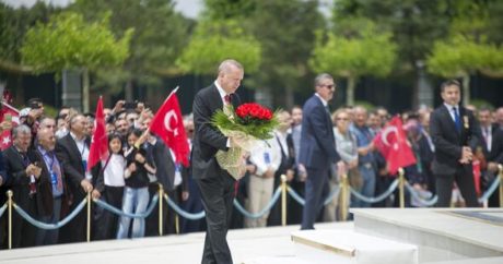 Cumhurbaşkanı Recep Tayyip Erdoğan 15 Temmuz Şehitler Abidesi`nde